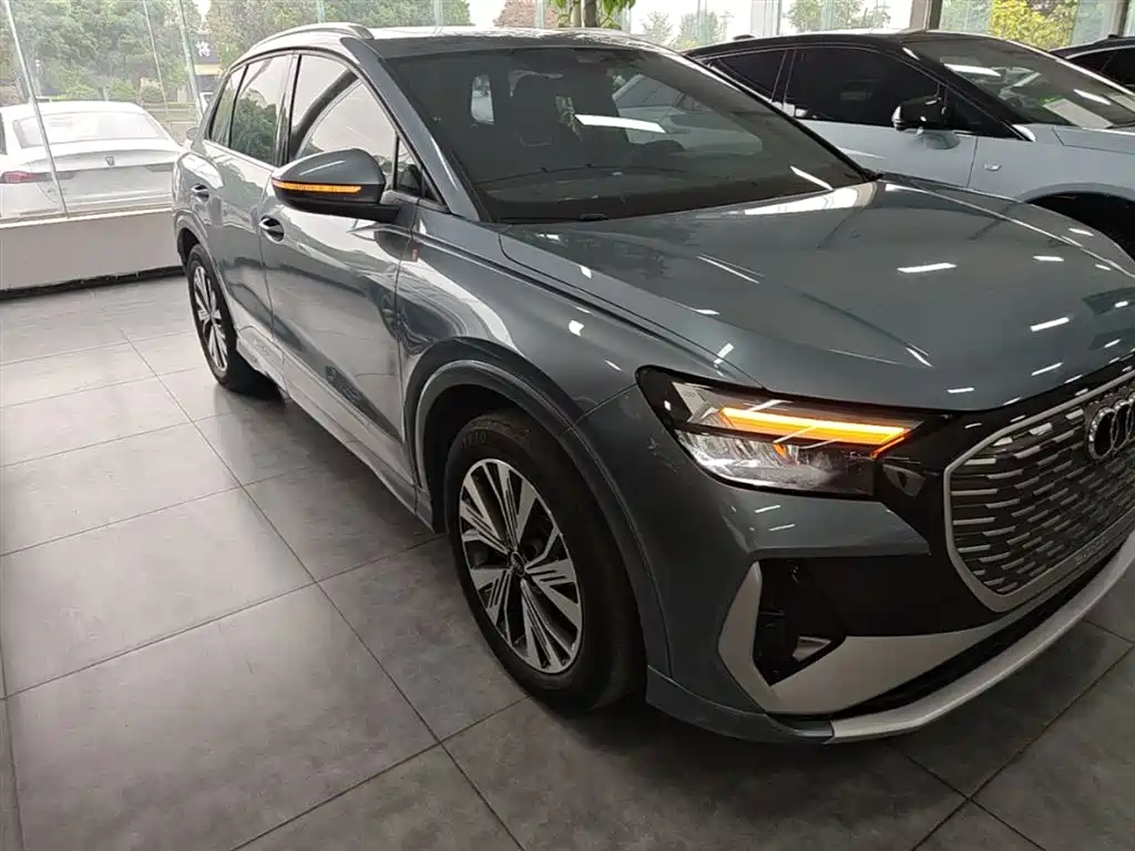 Audi Q4 e-tron 2022 — фото 3