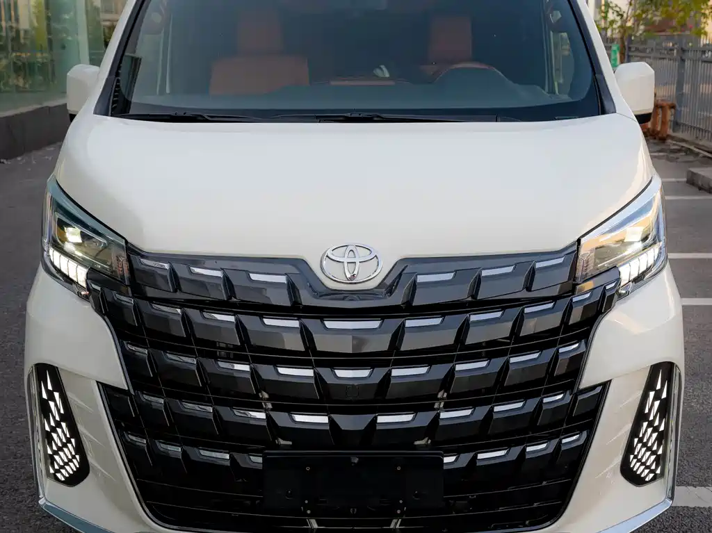 Toyota Hiace — фото 20