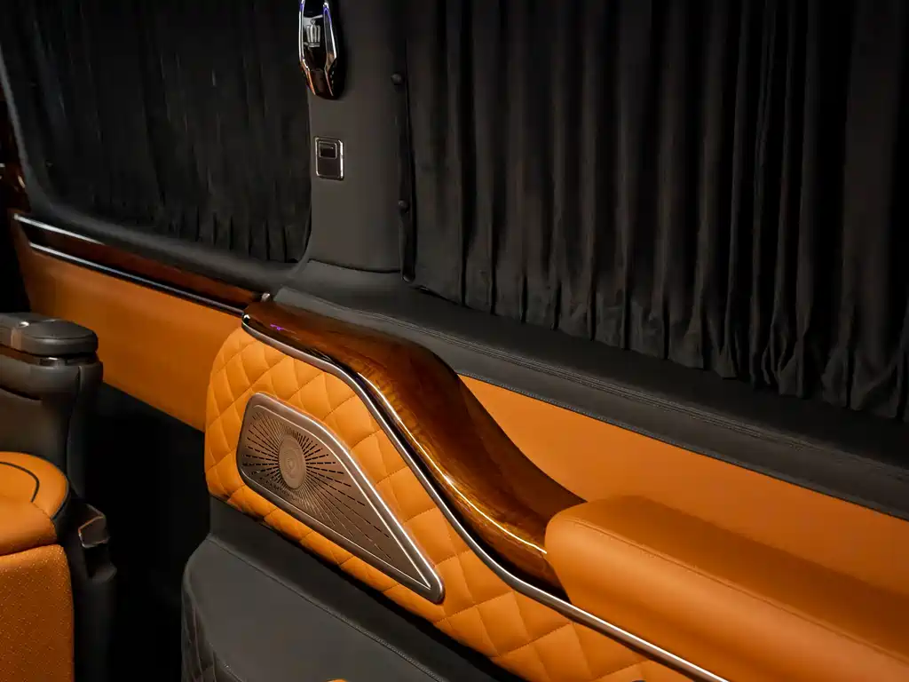 Toyota Hiace — фото 18