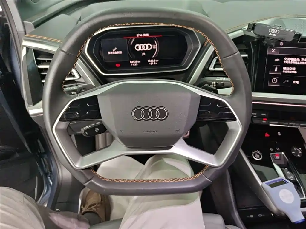 Audi Q4 e-tron 2022 — фото 10