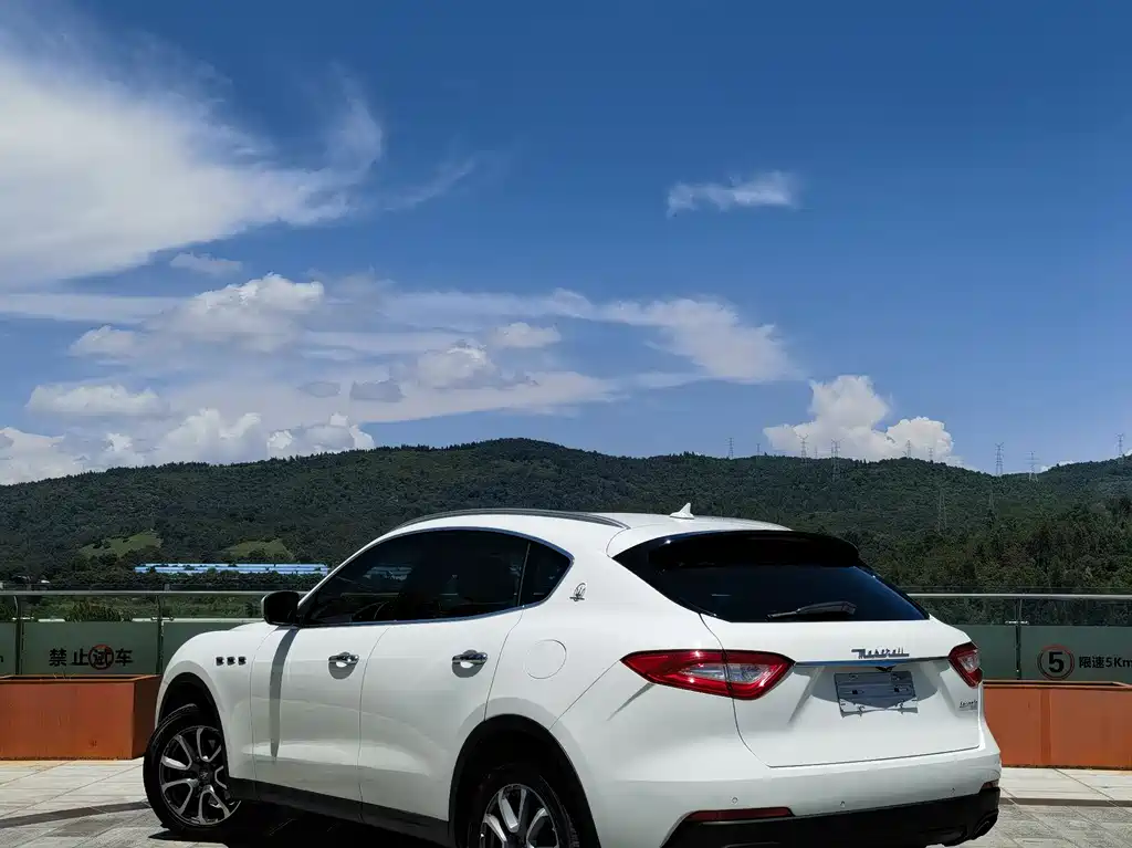 Maserati Levante 2016 — фото 8