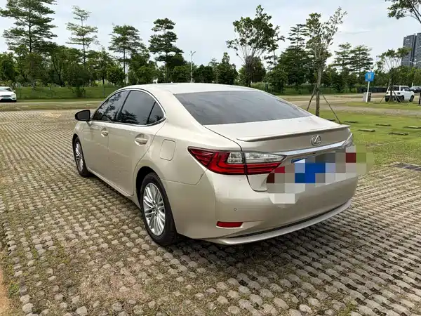 Lexus ES 2016