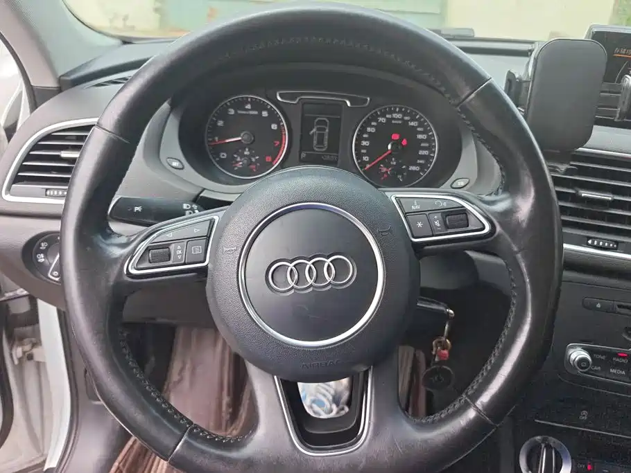Audi Q3 2015 — фото 15