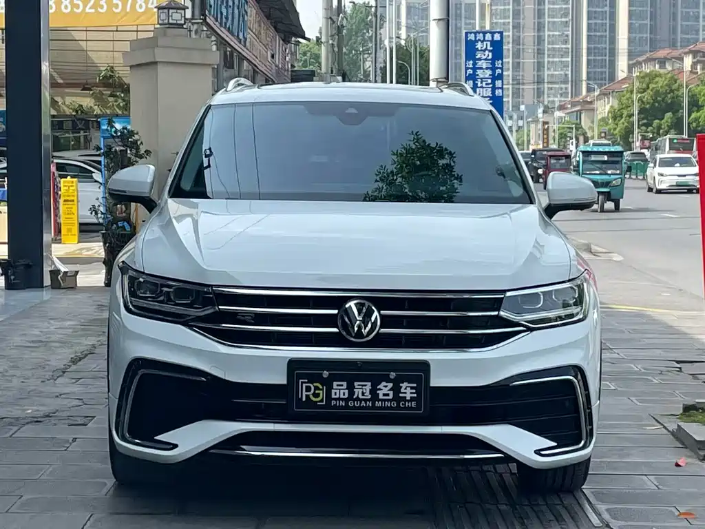 Volkswagen Tiguan L 2023 — фото 2
