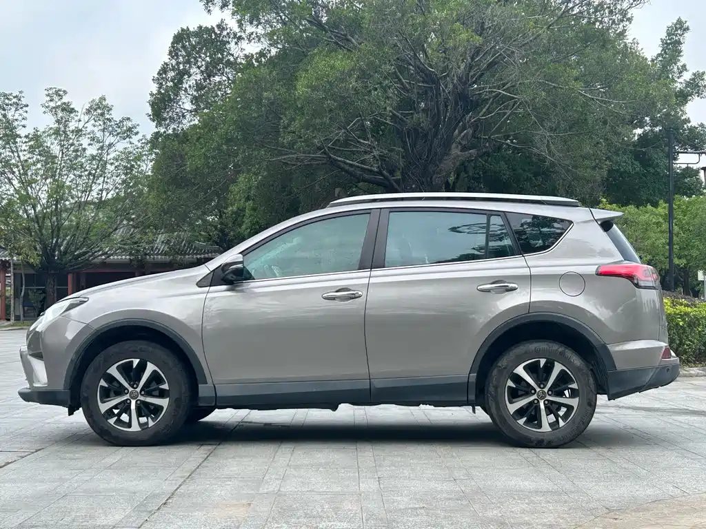 Toyota RAV4 2016 — фото 4