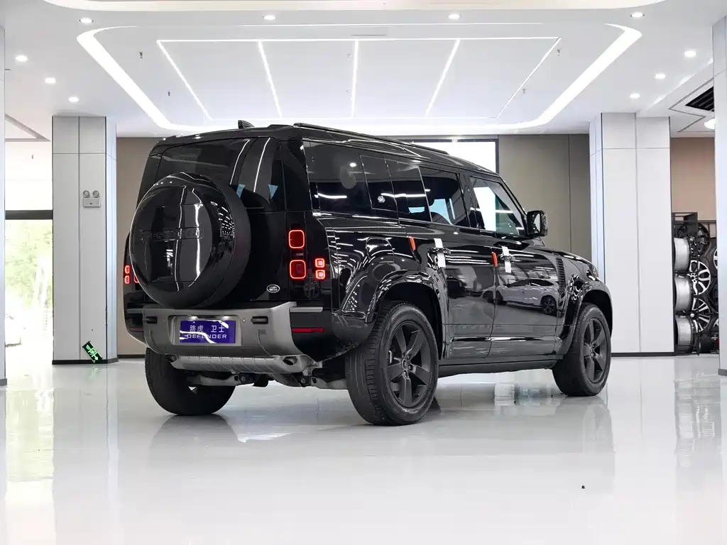 Land Rover Defender 2023 — фото 5