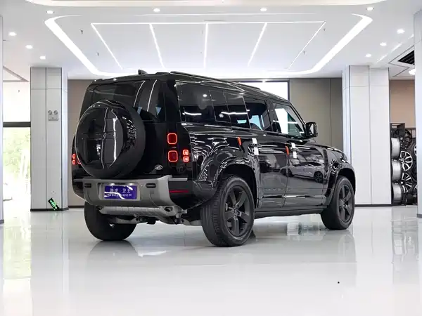 Land Rover Defender 2023