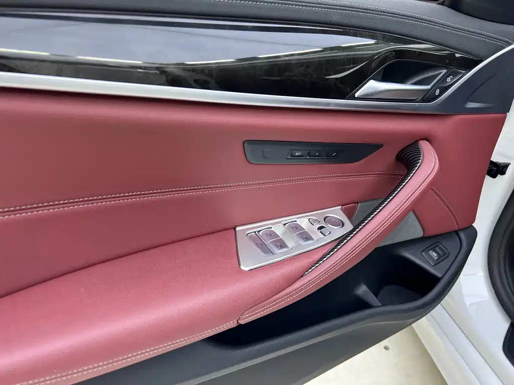 BMW 5 Series 2021 — фото 11
