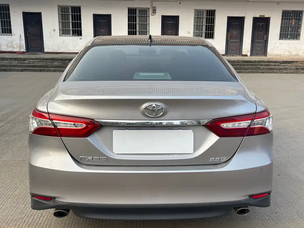 Toyota Camry 2021 — фото 4