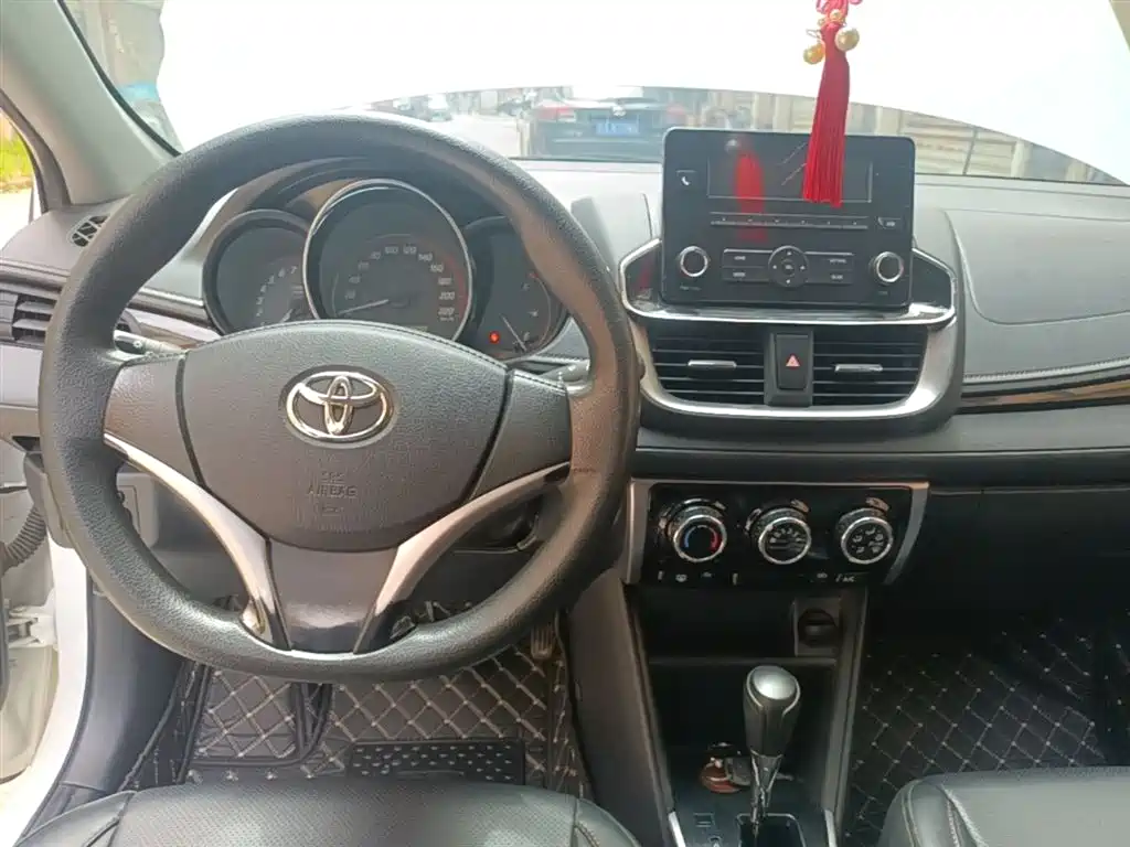 Toyota Yaris L 2021 — фото 10
