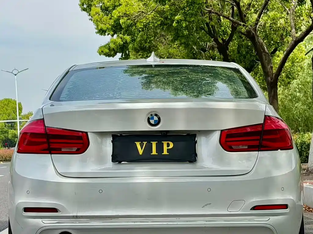 BMW 3 Series 2018 — фото 9