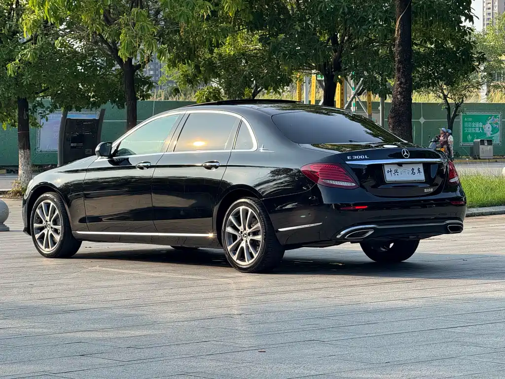 Mercedes-Benz E-Class 2019 — фото 13