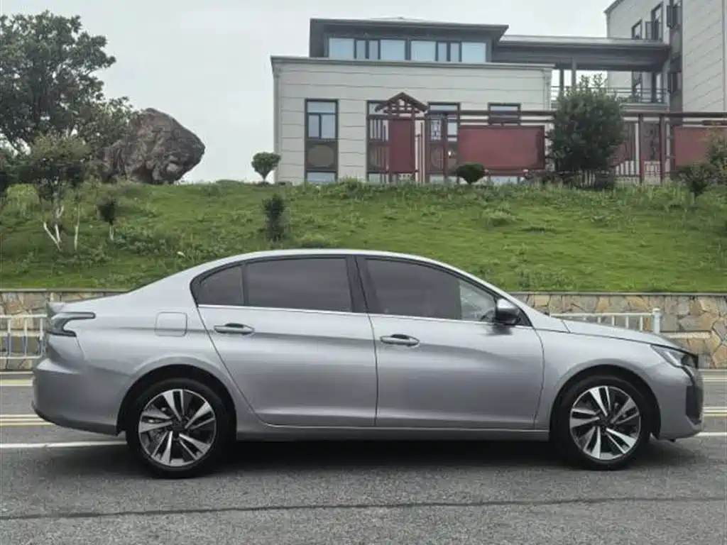 Peugeot 408 2023 — фото 6