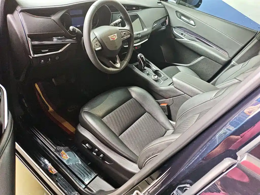 Cadillac XT4 2022 — фото 12
