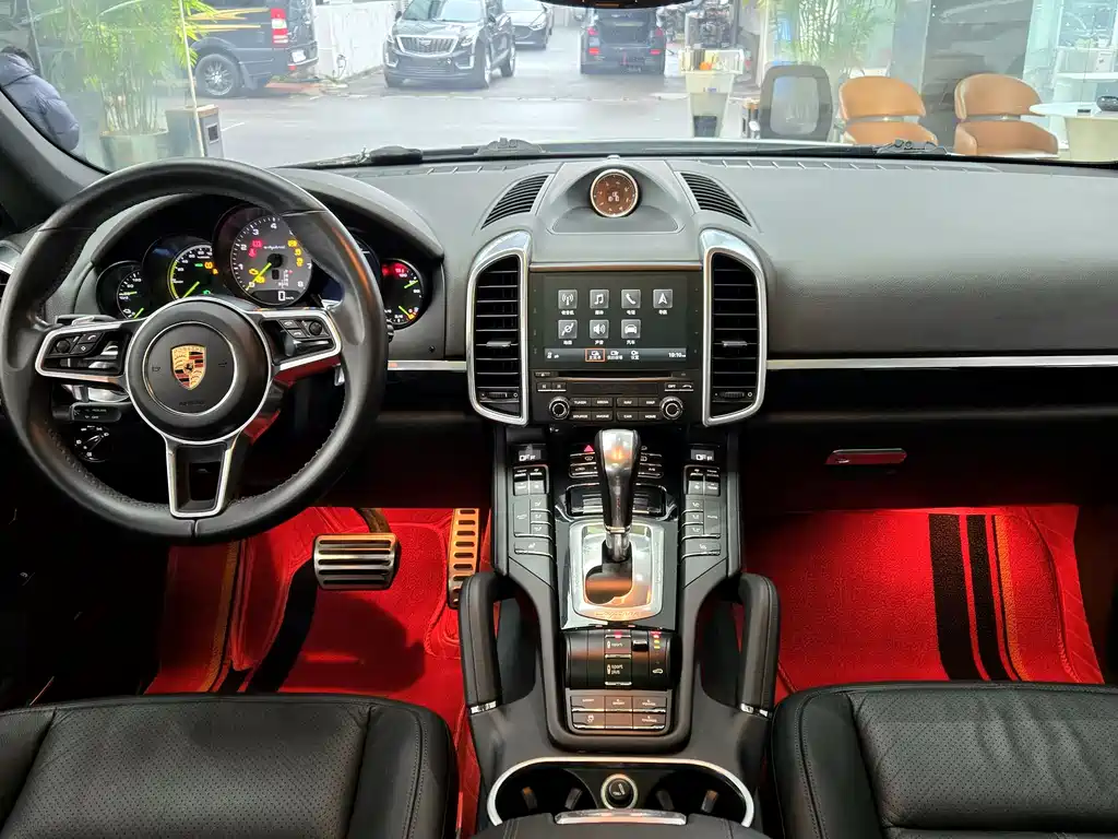 Porsche Cayenne Hybrid 2017 — фото 12