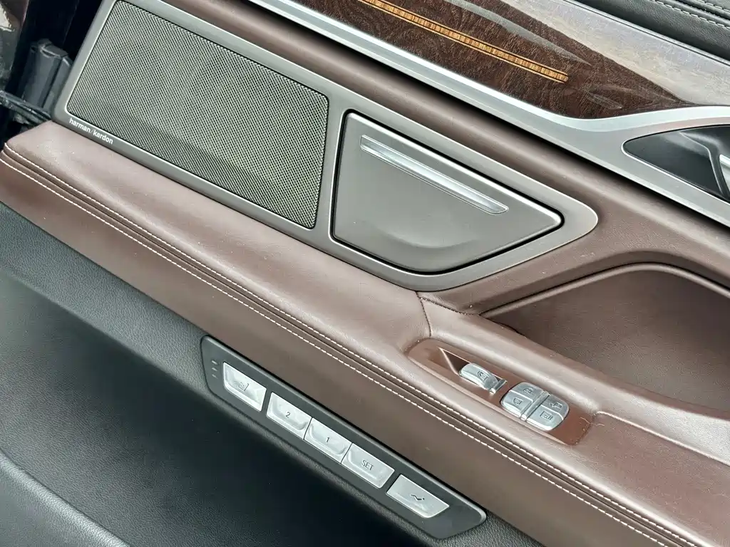 BMW 7 Series 2016 — фото 13