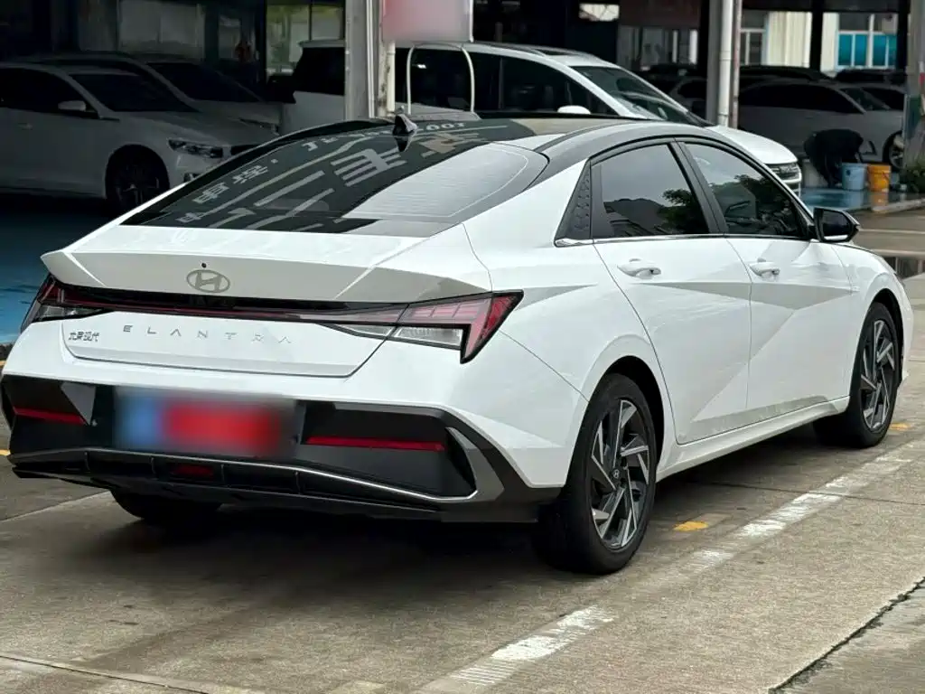 Hyundai Elantra 2025