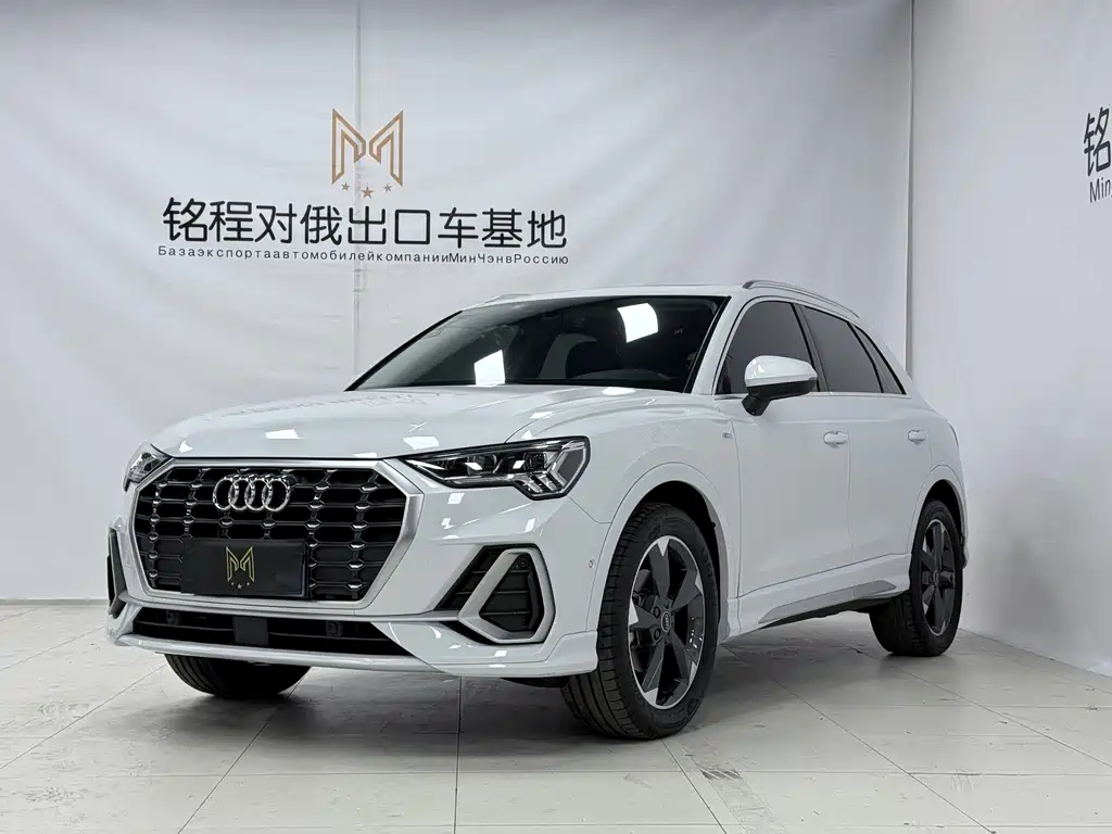 Audi Q3 2022 — фото 1