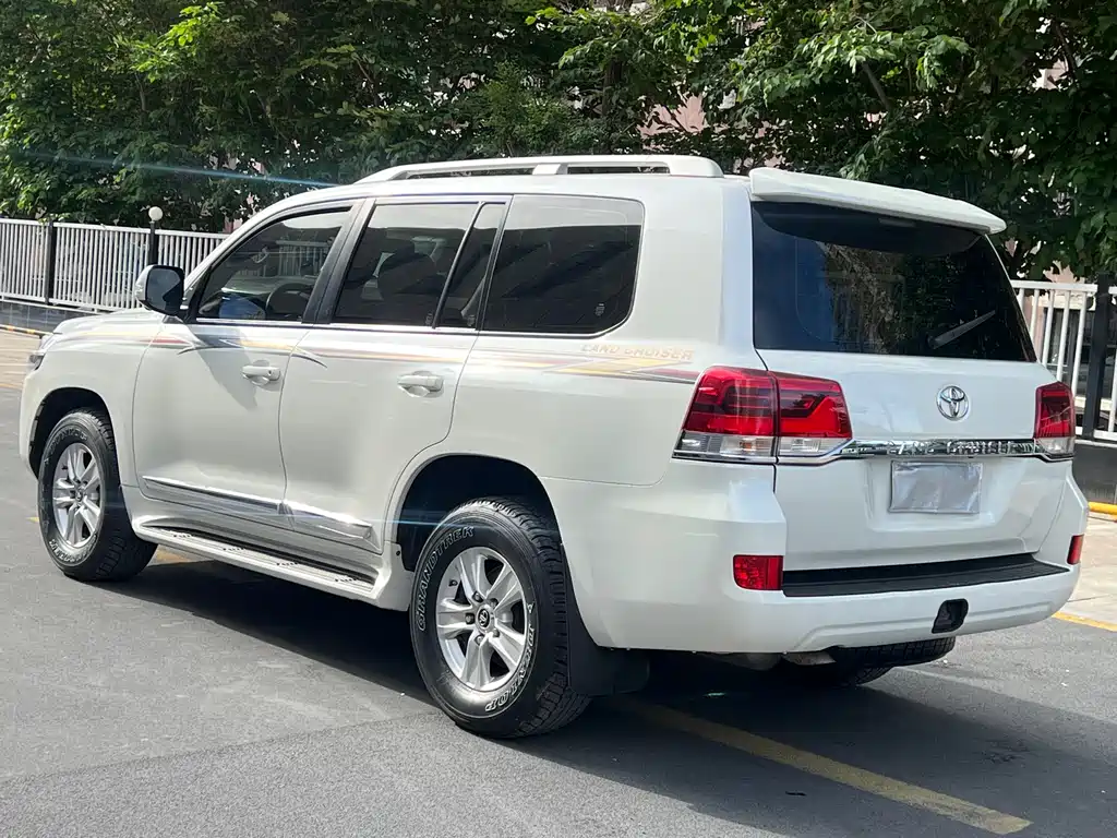 Toyota Land Cruiser 2019 — фото 7