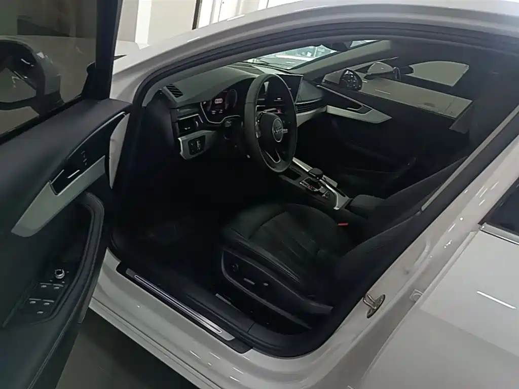 Audi A4L 2021 — фото 16