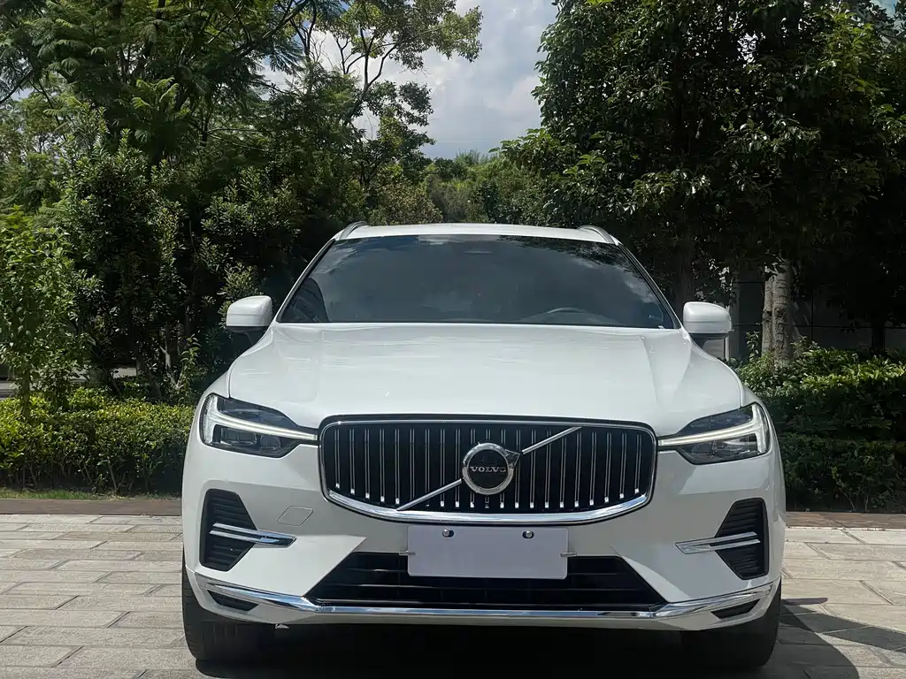 Volvo XC60 2022 — фото 2