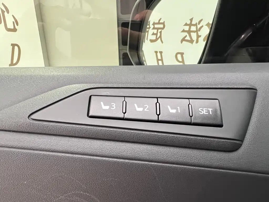Toyota Alphard 2023 — фото 14