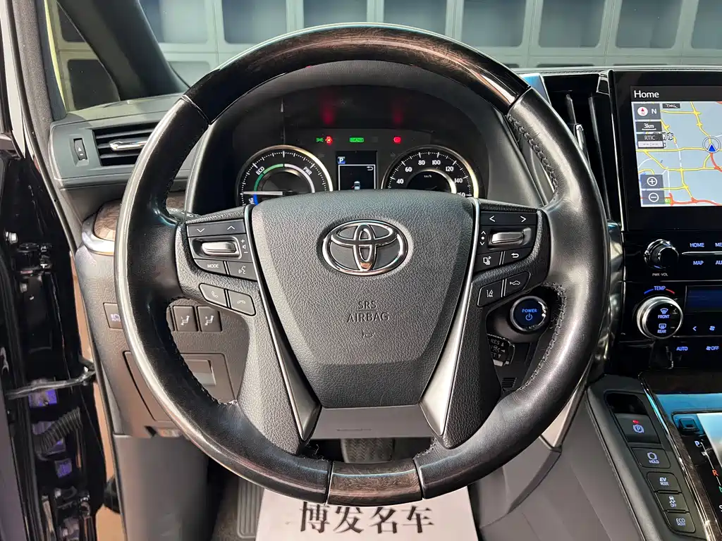 Toyota Alphard 2023 — фото 21