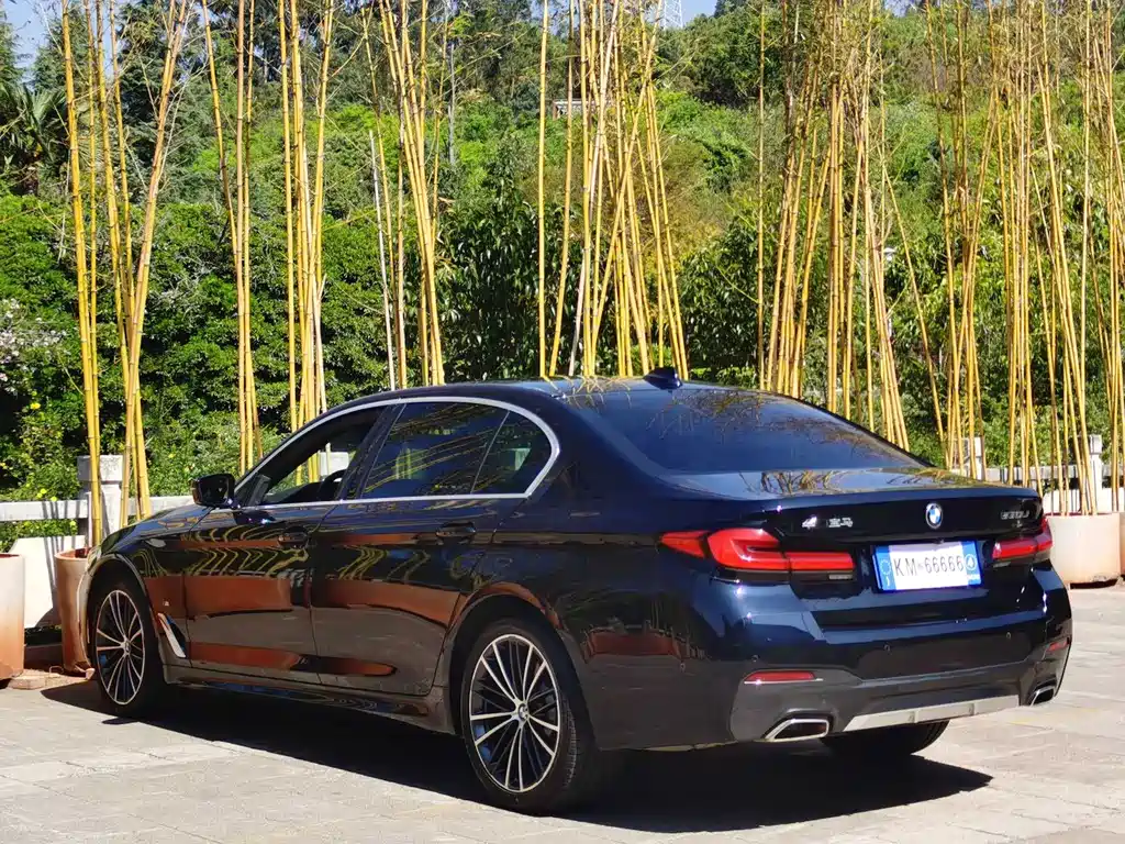 BMW 5 Series 2022 — фото 10
