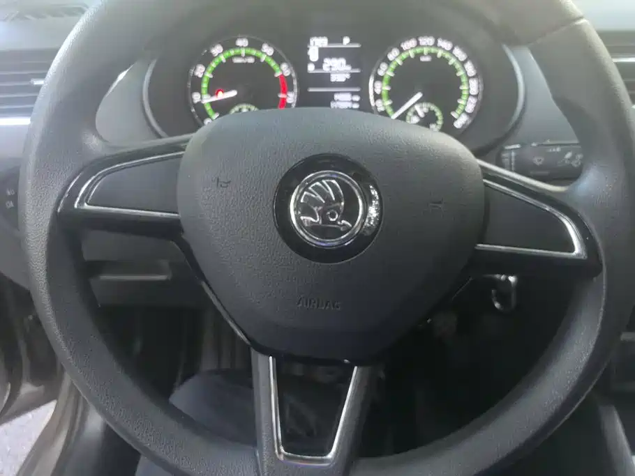 Skoda Octavia 2017 — фото 15