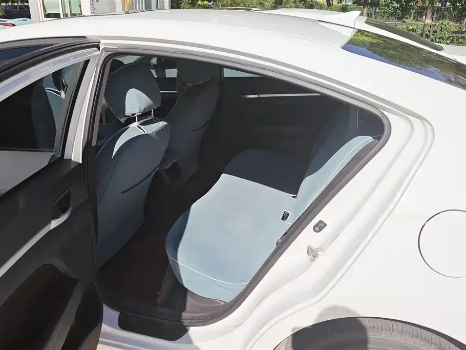 Hyundai Elantra 2018 — фото 11