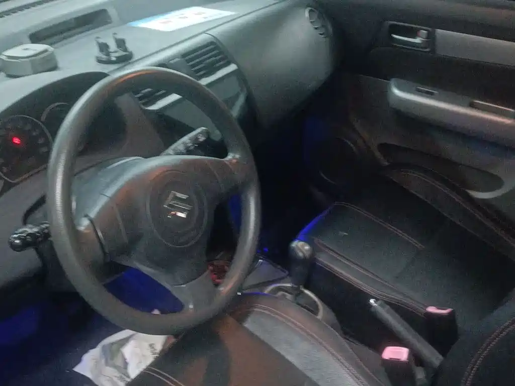 Suzuki Swift 2015 — фото 17