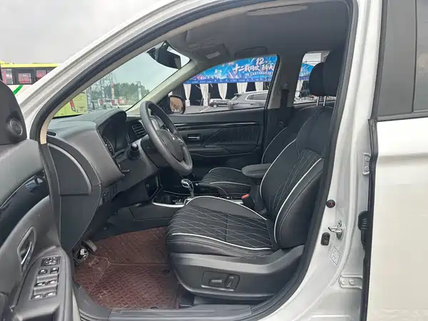 Mitsubishi Outlander 2021