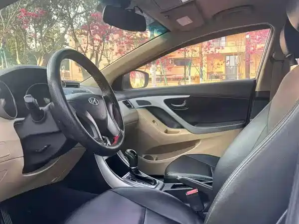 Hyundai Elantra Langdong 2013
