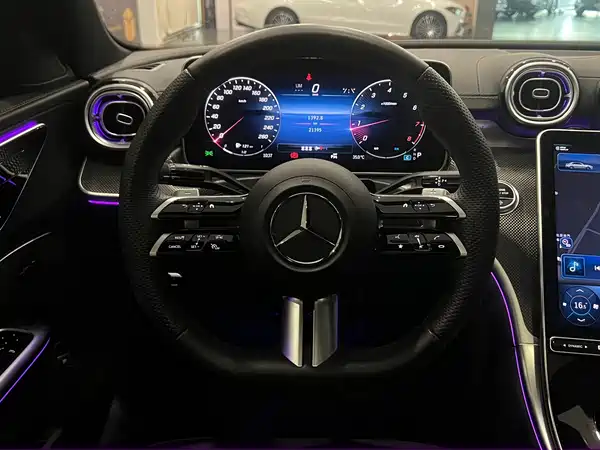 Mercedes-Benz C-Class 2024