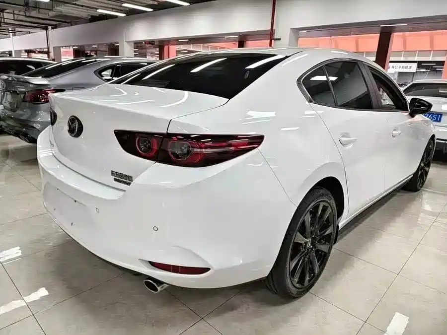 Mazda 3 Axela 2024