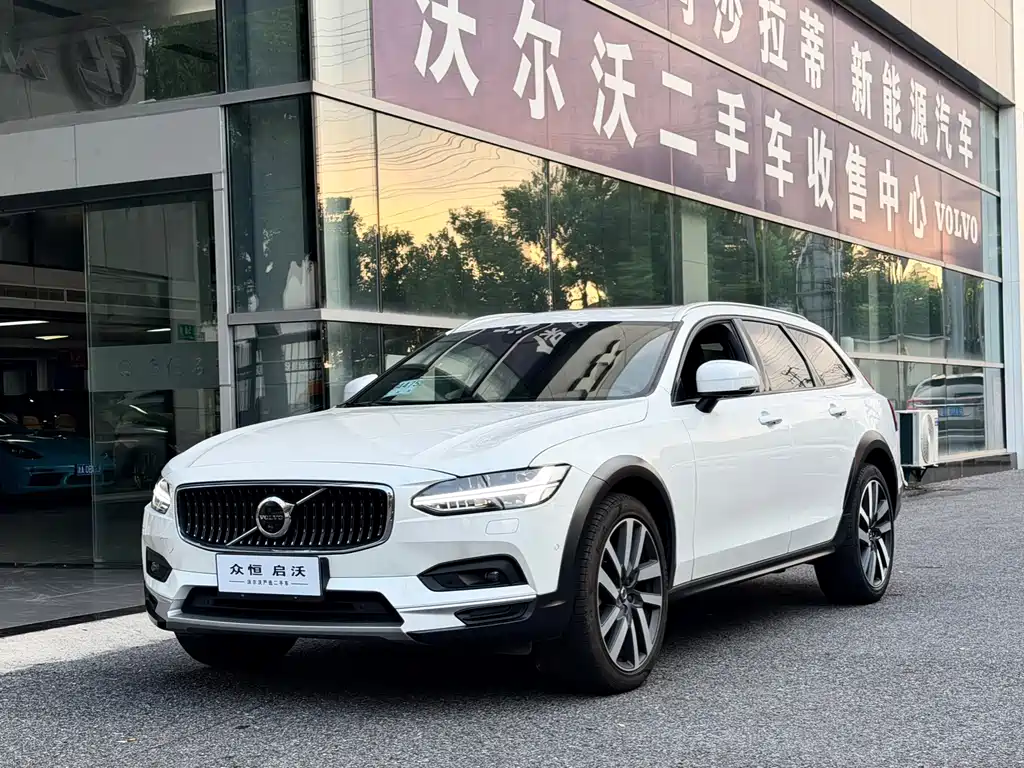 Volvo V90 2022 — фото 1