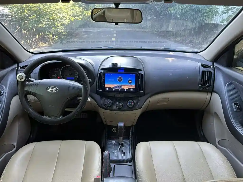 Hyundai Elantra 2012