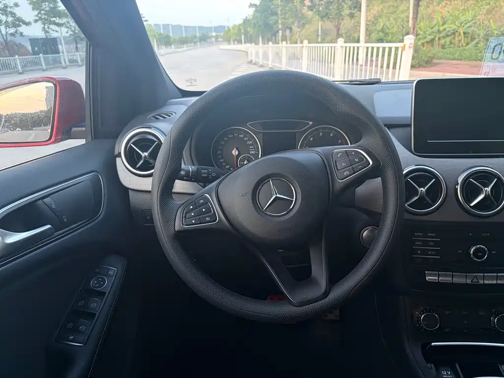 Mercedes-Benz B-Class 2016 — фото 7