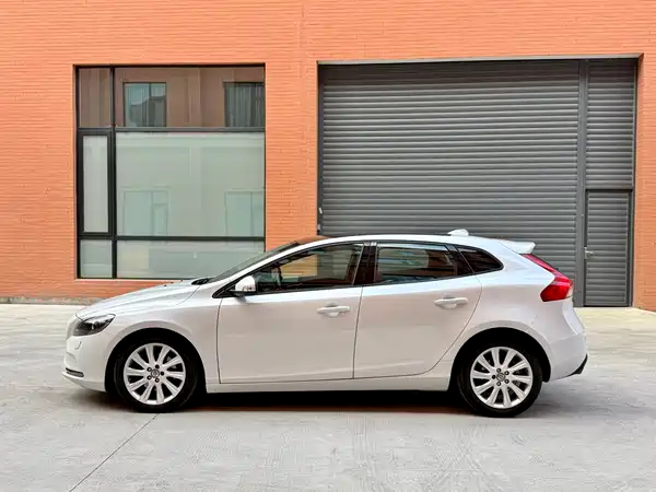 Volvo V40 2014