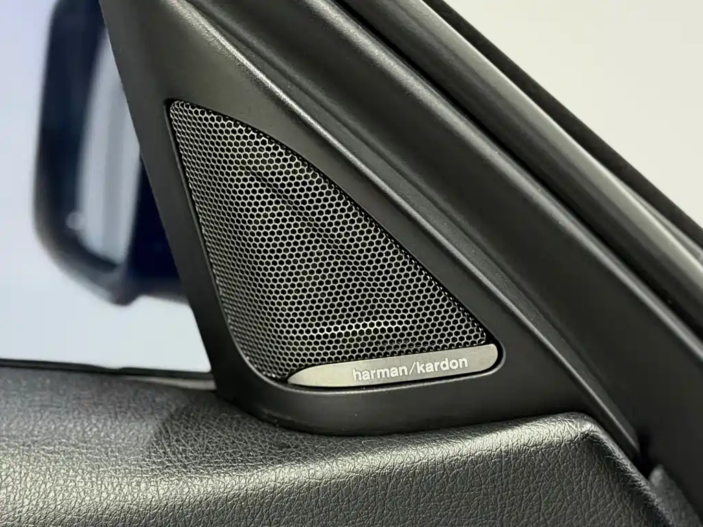 BMW 3 Series 2017 — фото 21