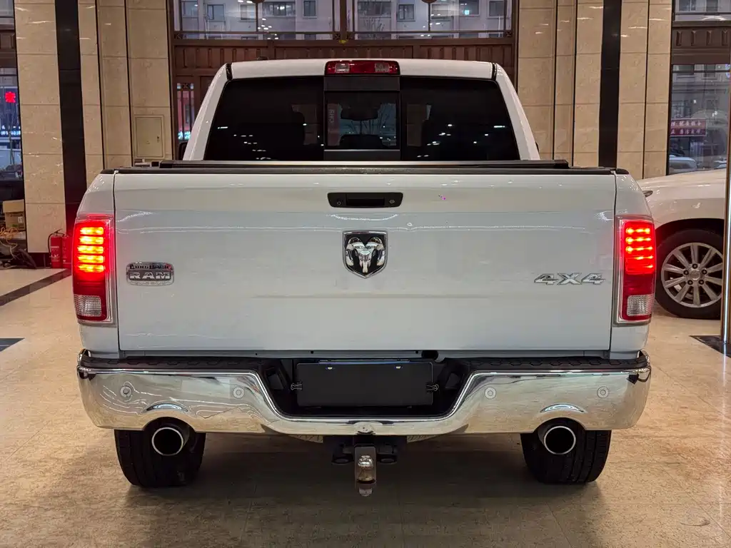 RAM Trucks 2016 — фото 5