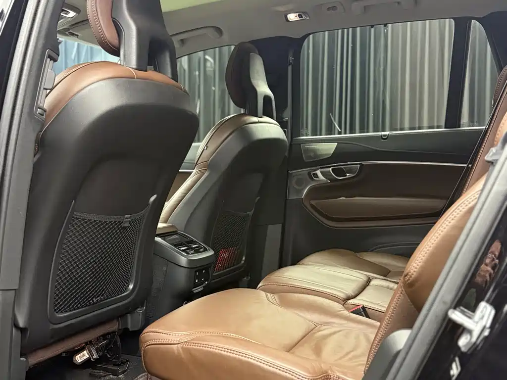 Volvo XC90 2019 — фото 10