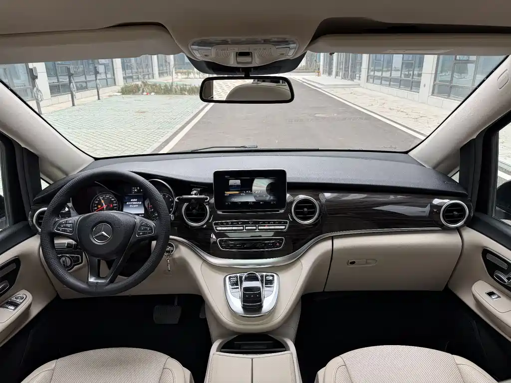 Mercedes-Benz V-Class 2019 — фото 10