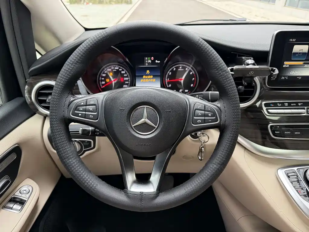 Mercedes-Benz V-Class 2019 — фото 15