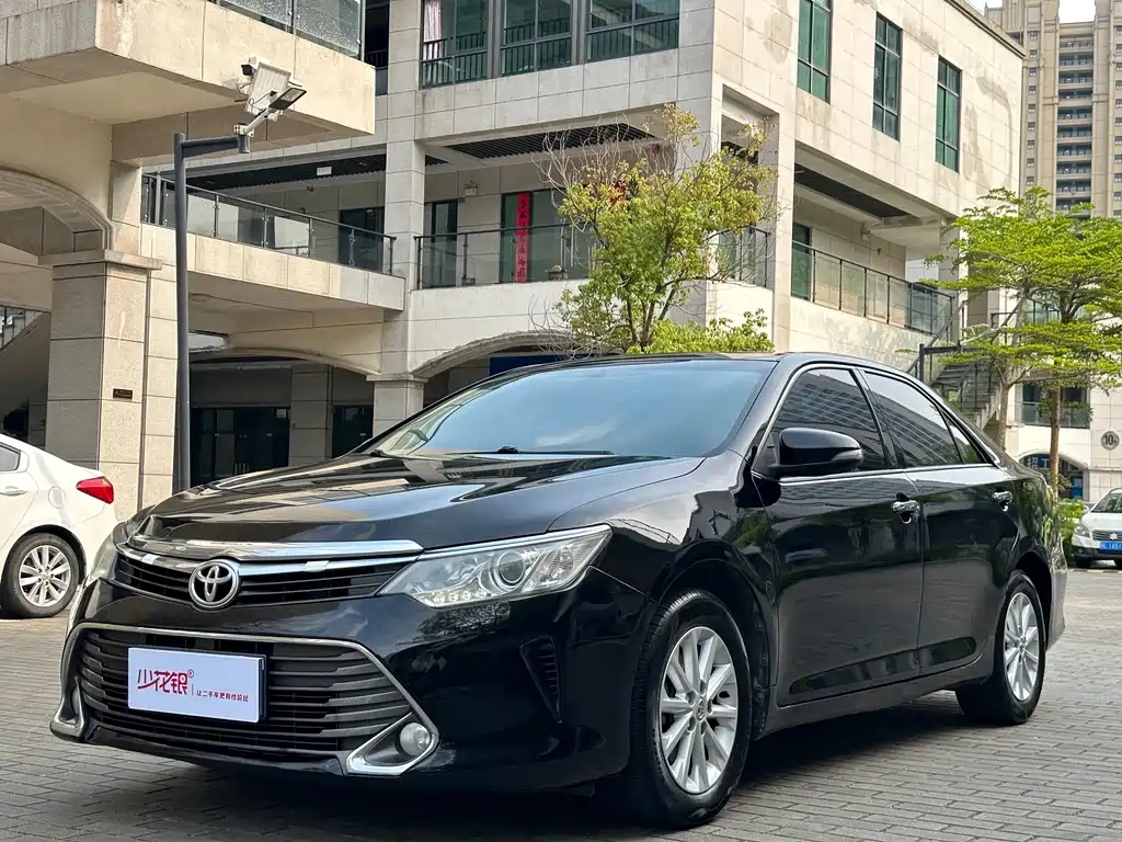 Toyota Camry 2015 — фото 1