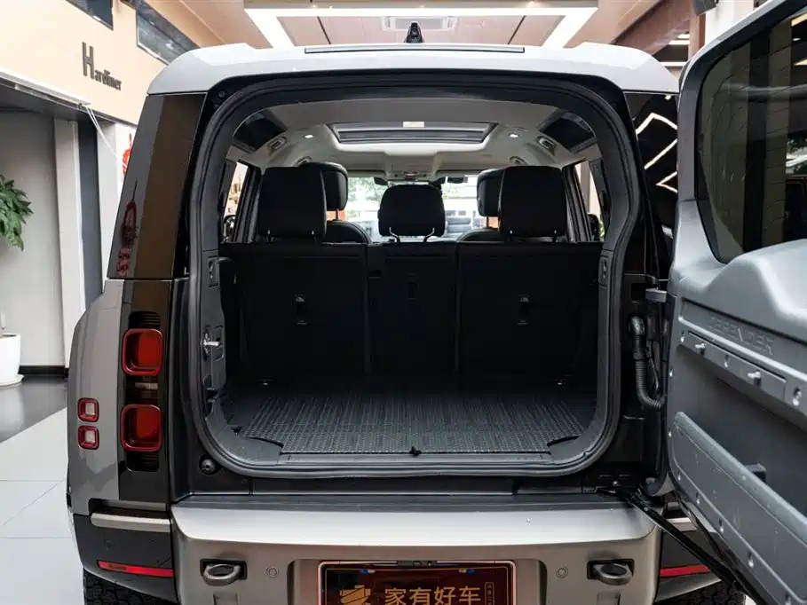 Land Rover Defender 2021 — фото 17