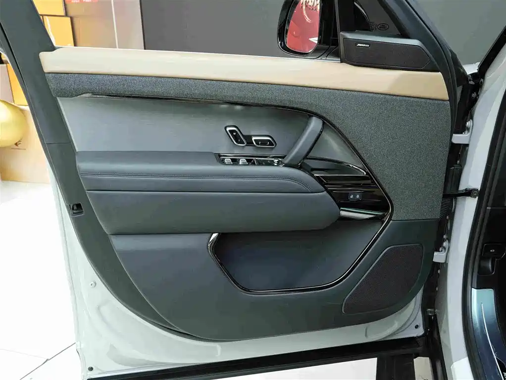 Land Rover Sport 2025 — фото 14
