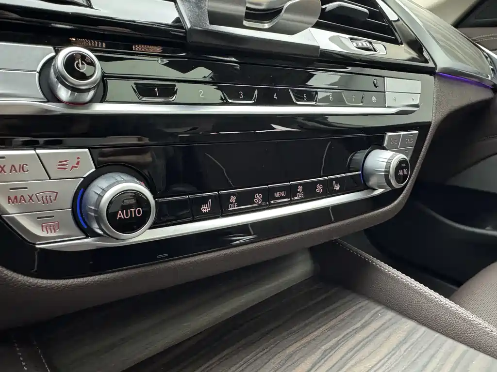 BMW 5 Series 2021 — фото 21