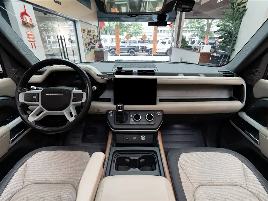 Land Rover Defender 2021 — фото 7