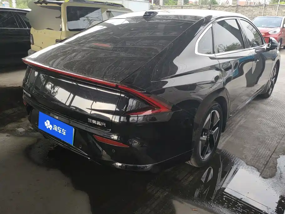 Wuling Starlight 2025